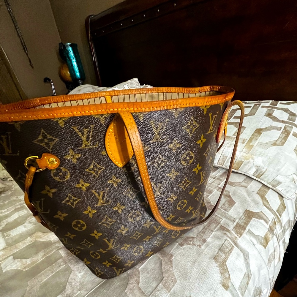 Louis Vuitton Monogram canvas Never full MM